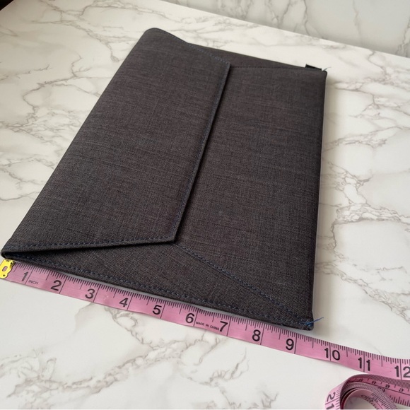 Incase - Envelope Sleeve in Woolenex fits MacBooks, laptops, tablets- gray/blue - Picture 12 of 14